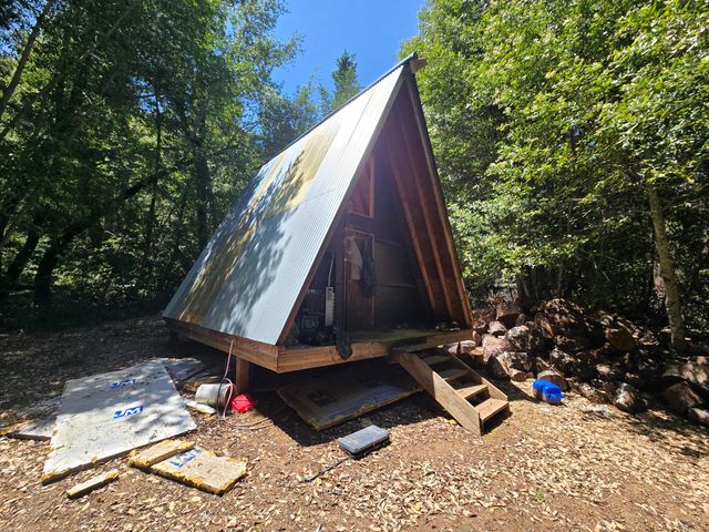 705 Bigfoot Path Road, Kettenpom, CA 95595