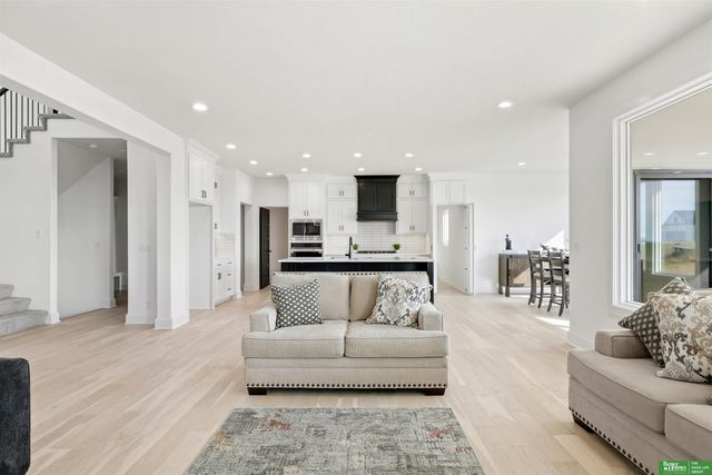 5713 N 198th Street, Elkhorn, NE 68022