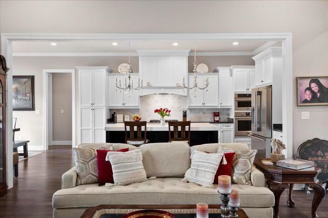 2428 Lorenzo Way, Lexington, KY 40509