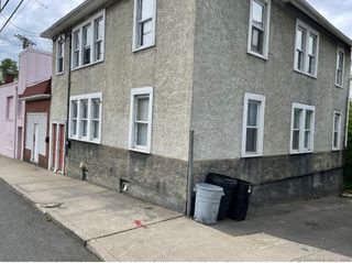 10 Bank Street, Derby, CT 06418