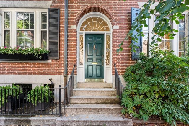 54 Brimmer St, Boston, MA 02108