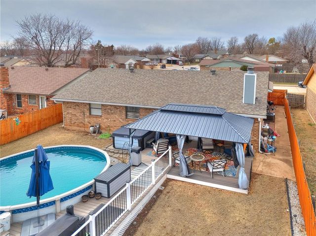 815 Dorchester Drive, Yukon, OK 73099