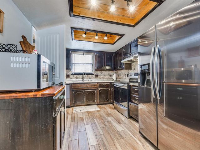 815 Dorchester Drive, Yukon, OK 73099