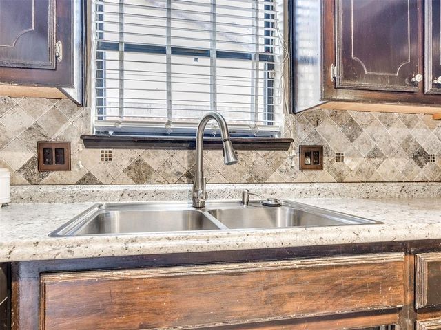 815 Dorchester Drive, Yukon, OK 73099