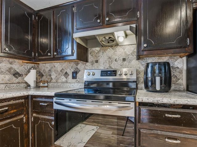 815 Dorchester Drive, Yukon, OK 73099