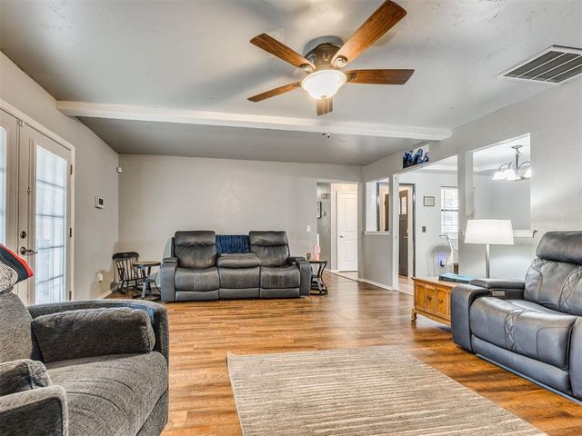 815 Dorchester Drive, Yukon, OK 73099