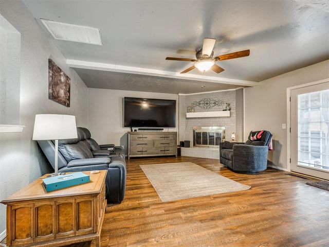 815 Dorchester Drive, Yukon, OK 73099