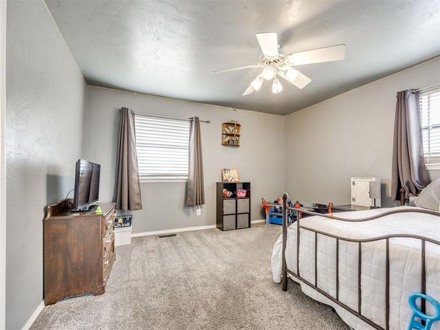 815 Dorchester Drive, Yukon, OK 73099