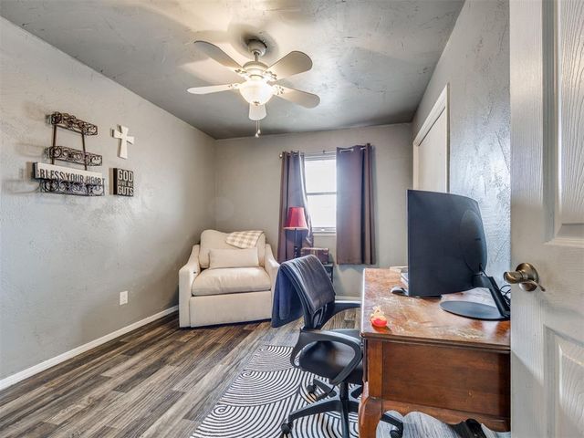 815 Dorchester Drive, Yukon, OK 73099