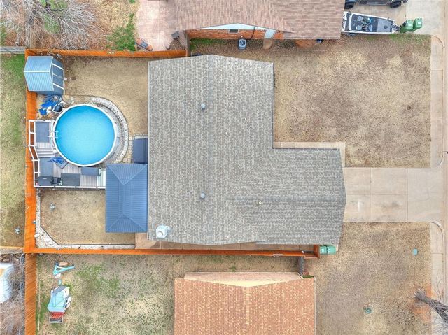 815 Dorchester Drive, Yukon, OK 73099