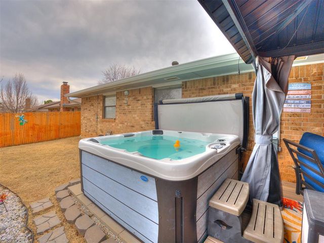 815 Dorchester Drive, Yukon, OK 73099