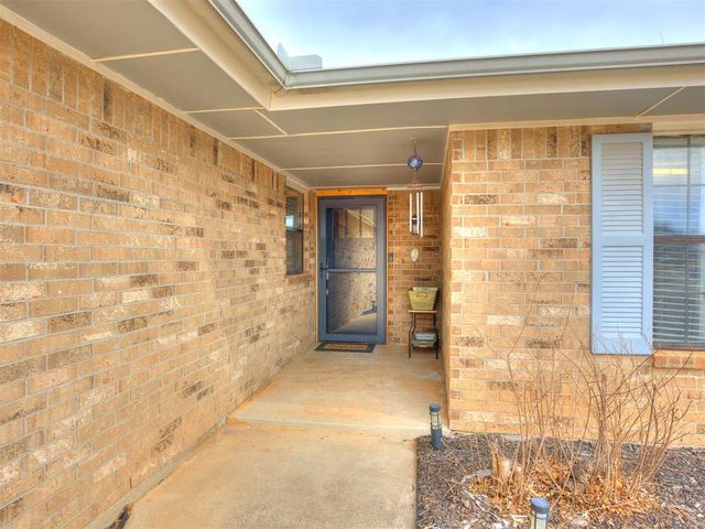 815 Dorchester Drive, Yukon, OK 73099