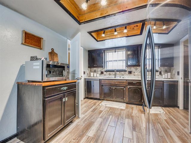 815 Dorchester Drive, Yukon, OK 73099