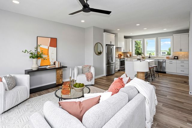 2730 Fleur Drive 19, Des Moines, IA 50321