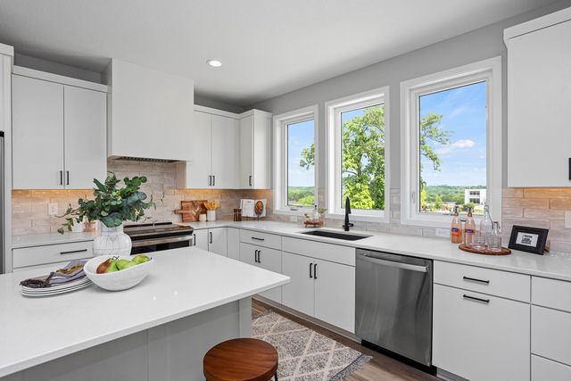 2730 Fleur Drive 19, Des Moines, IA 50321