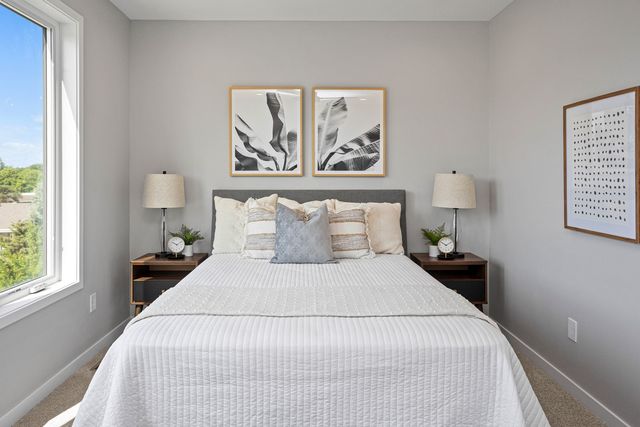 2730 Fleur Drive 19, Des Moines, IA 50321