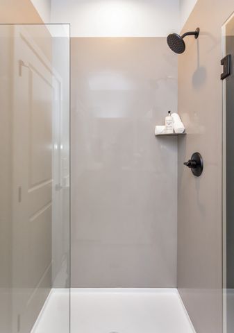 2730 Fleur Drive 19, Des Moines, IA 50321