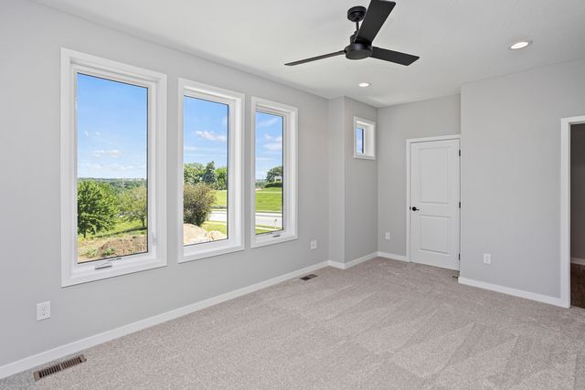 2730 Fleur Drive 19, Des Moines, IA 50321