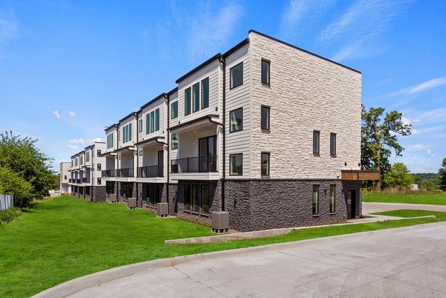 2730 Fleur Drive 19, Des Moines, IA 50321