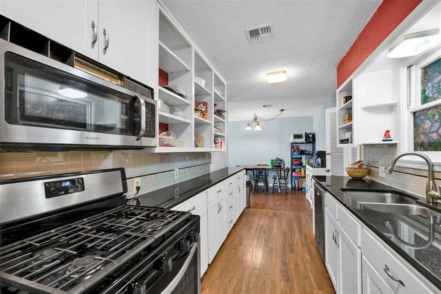 2111 NW Dearborn Ave, Lawton, OK 73505