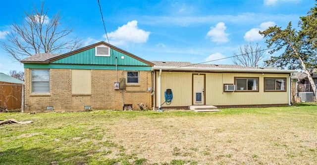 2111 NW Dearborn Ave, Lawton, OK 73505