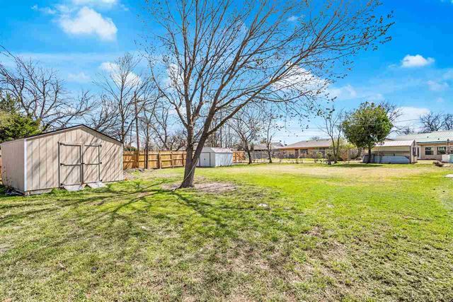 2111 NW Dearborn Ave, Lawton, OK 73505