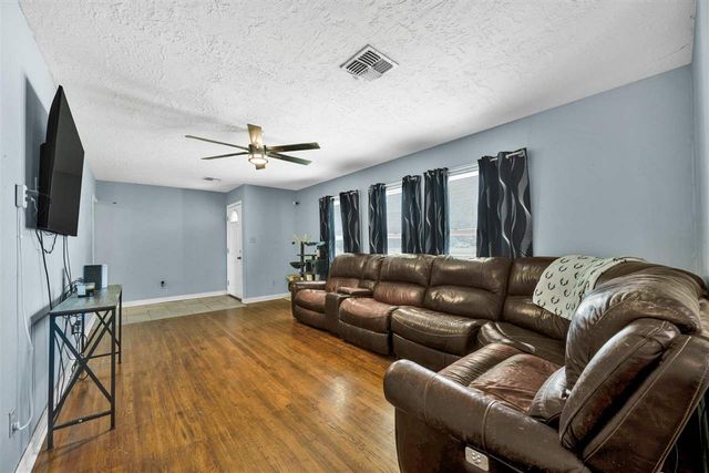 2111 NW Dearborn Ave, Lawton, OK 73505