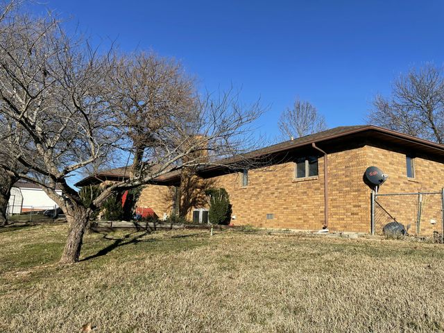 607 Kottmeier Street, Ava, MO 65608