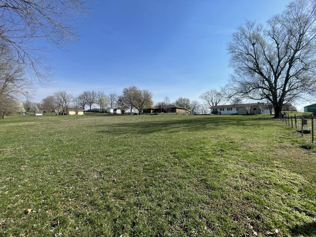 607 Kottmeier Street, Ava, MO 65608