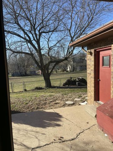 607 Kottmeier Street, Ava, MO 65608