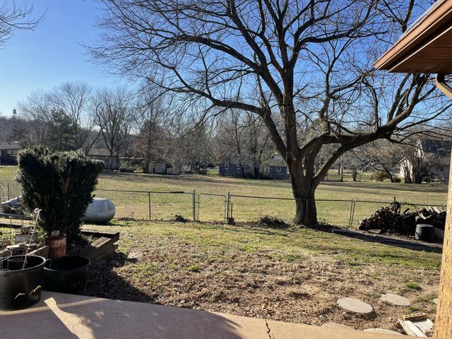 607 Kottmeier Street, Ava, MO 65608