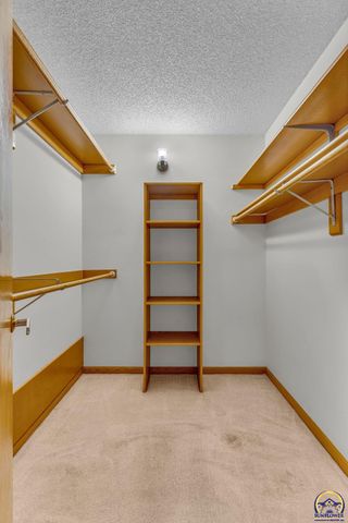 2404 SW Brookhaven LN, Topeka, KS 66614