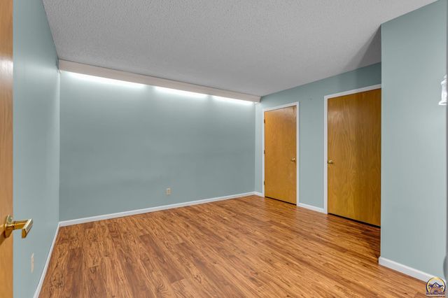 2404 SW Brookhaven LN, Topeka, KS 66614