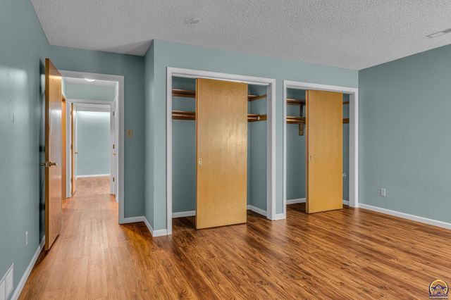 2404 SW Brookhaven LN, Topeka, KS 66614