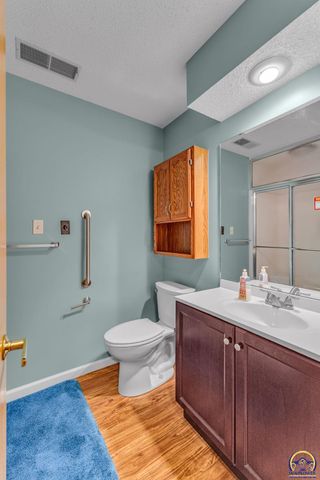 2404 SW Brookhaven LN, Topeka, KS 66614