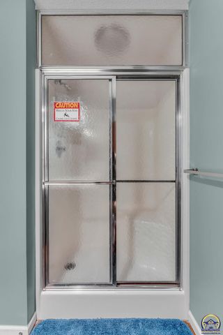 2404 SW Brookhaven LN, Topeka, KS 66614