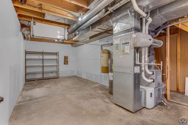 2404 SW Brookhaven LN, Topeka, KS 66614