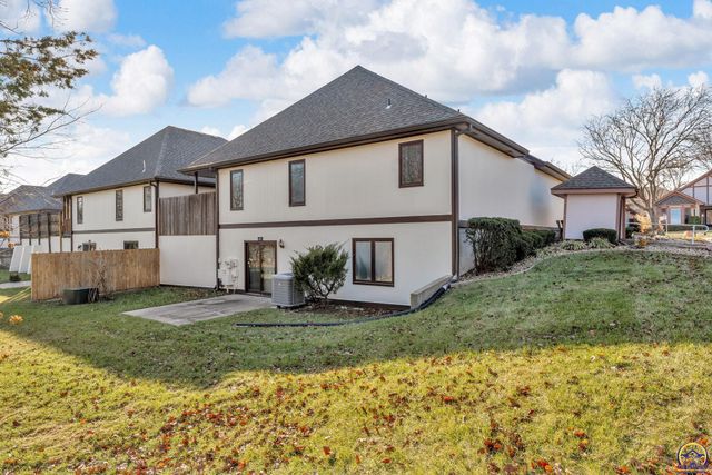 2404 SW Brookhaven LN, Topeka, KS 66614