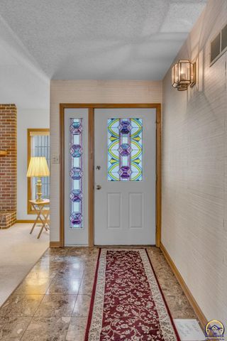 2404 SW Brookhaven LN, Topeka, KS 66614