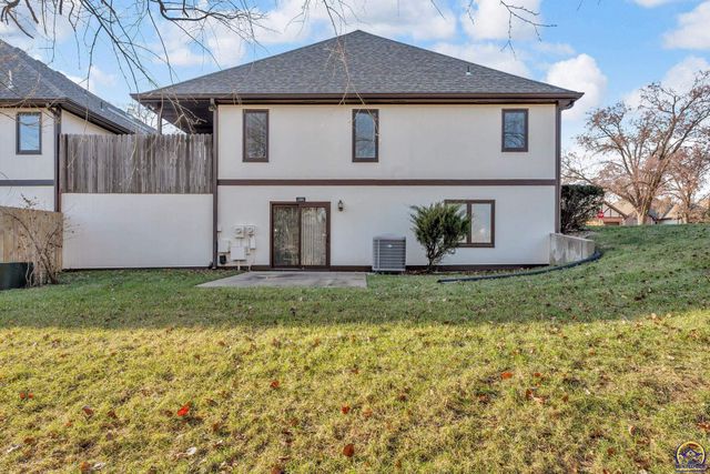 2404 SW Brookhaven LN, Topeka, KS 66614