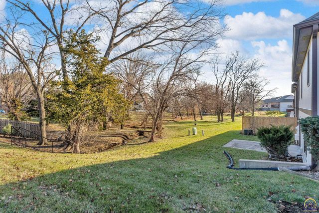 2404 SW Brookhaven LN, Topeka, KS 66614