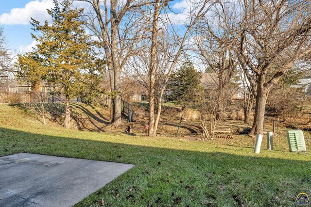 2404 SW Brookhaven LN, Topeka, KS 66614