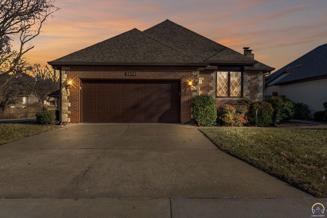 2404 SW Brookhaven LN, Topeka, KS 66614