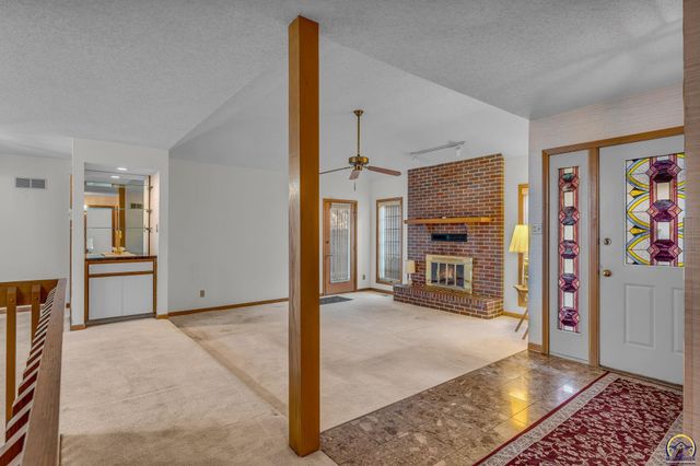 2404 SW Brookhaven LN, Topeka, KS 66614