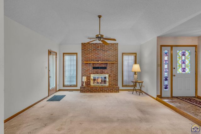 2404 SW Brookhaven LN, Topeka, KS 66614