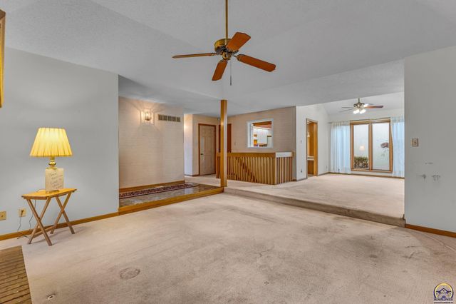 2404 SW Brookhaven LN, Topeka, KS 66614