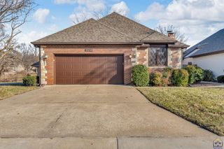 2404 SW Brookhaven LN, Topeka, KS 66614