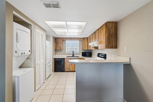 12300 PARK BOULEVARD 221, Seminole, FL 33772