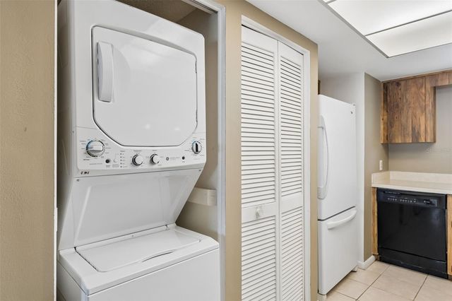 12300 PARK BOULEVARD 221, Seminole, FL 33772