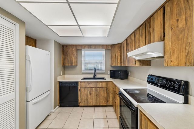 12300 PARK BOULEVARD 221, Seminole, FL 33772